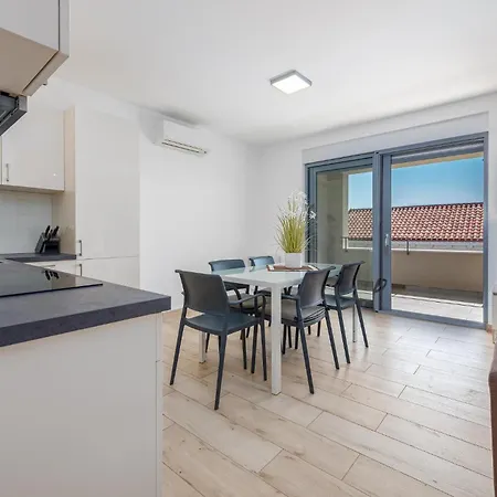 1 Bedroom Gorgeous In Apartment