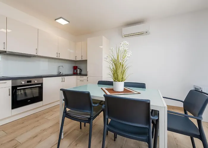 Stunning In With Wifi Apartman