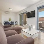 1 Bedroom Beautiful In 公寓 Kožino